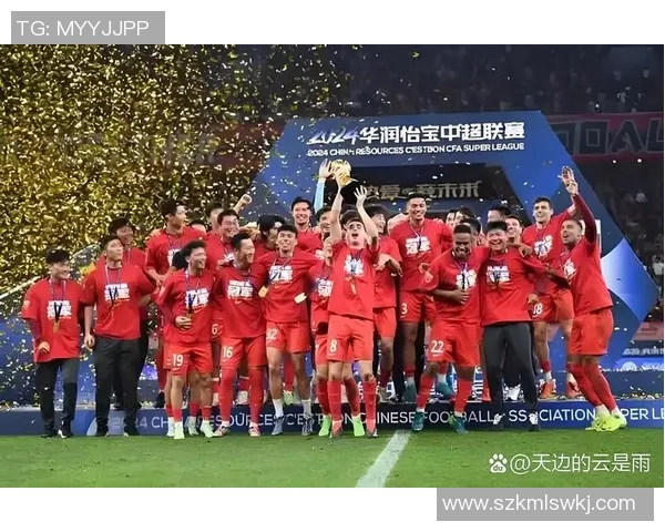 足球球星独家揭秘赛场内外奋斗故事与荣耀瞬间