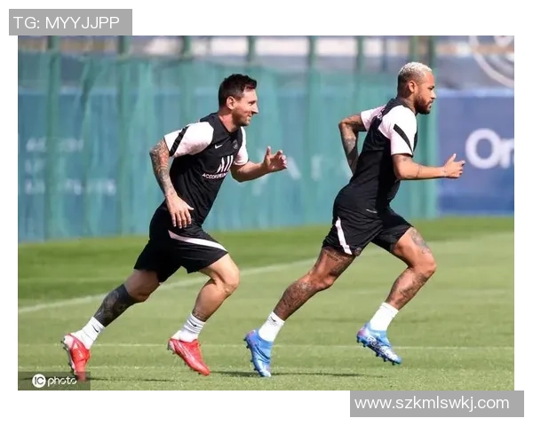 球星携手足球明星同框亮相笑容满面尽显运动与友谊魅力